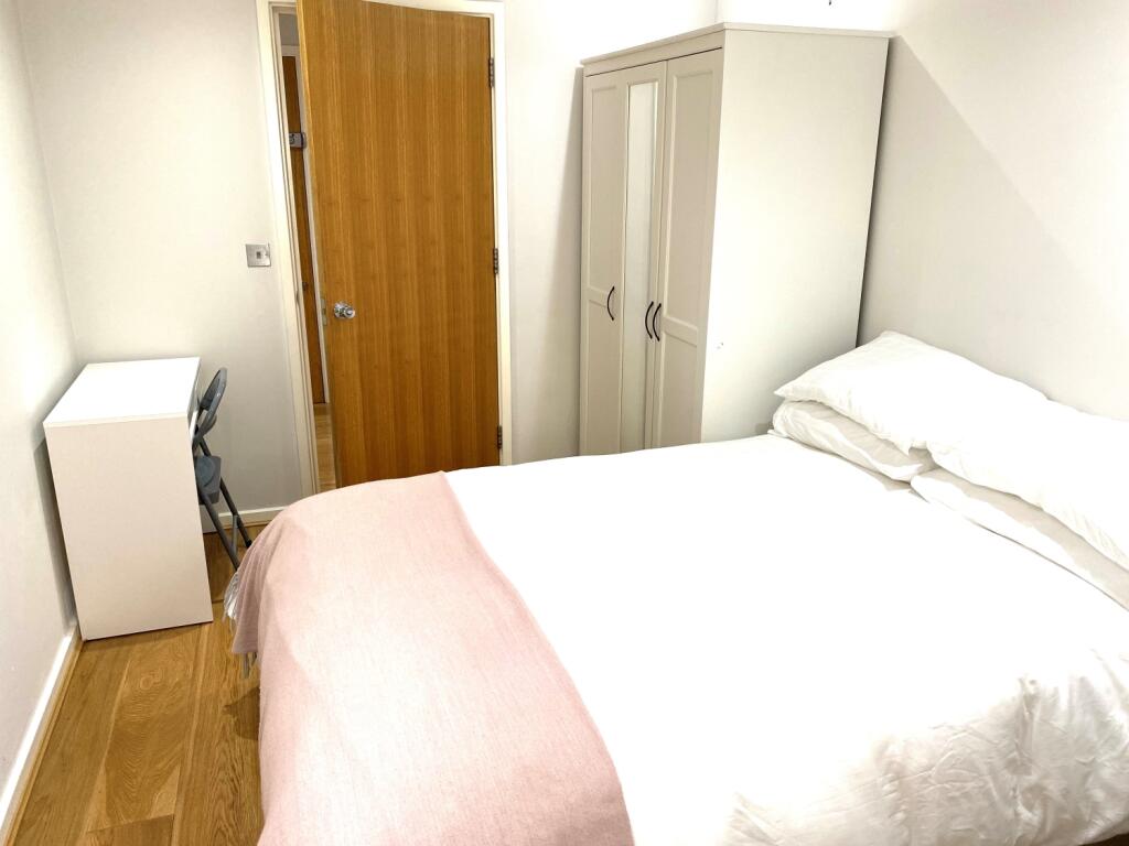 SH16 Bed 1