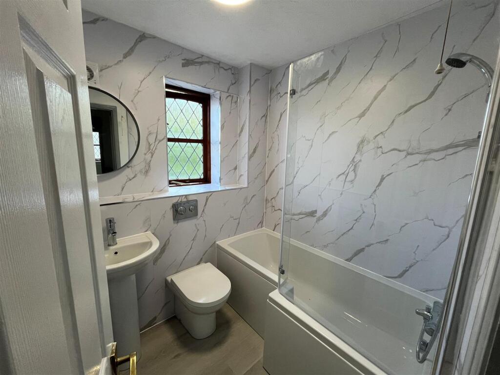 Bathroom 3.jpg