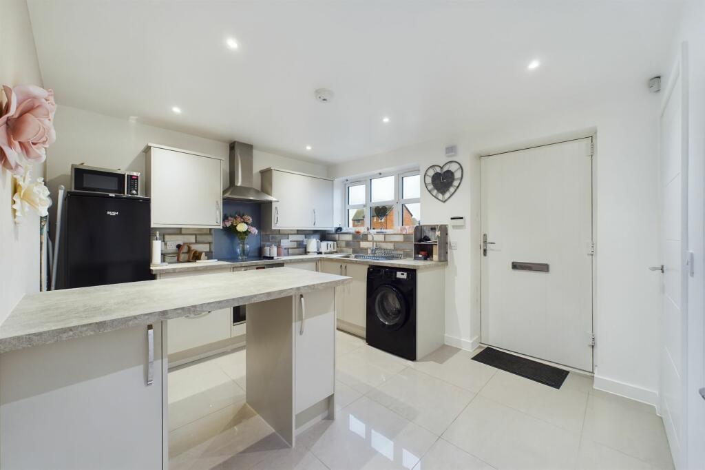 Kitchen / Breakfast Room