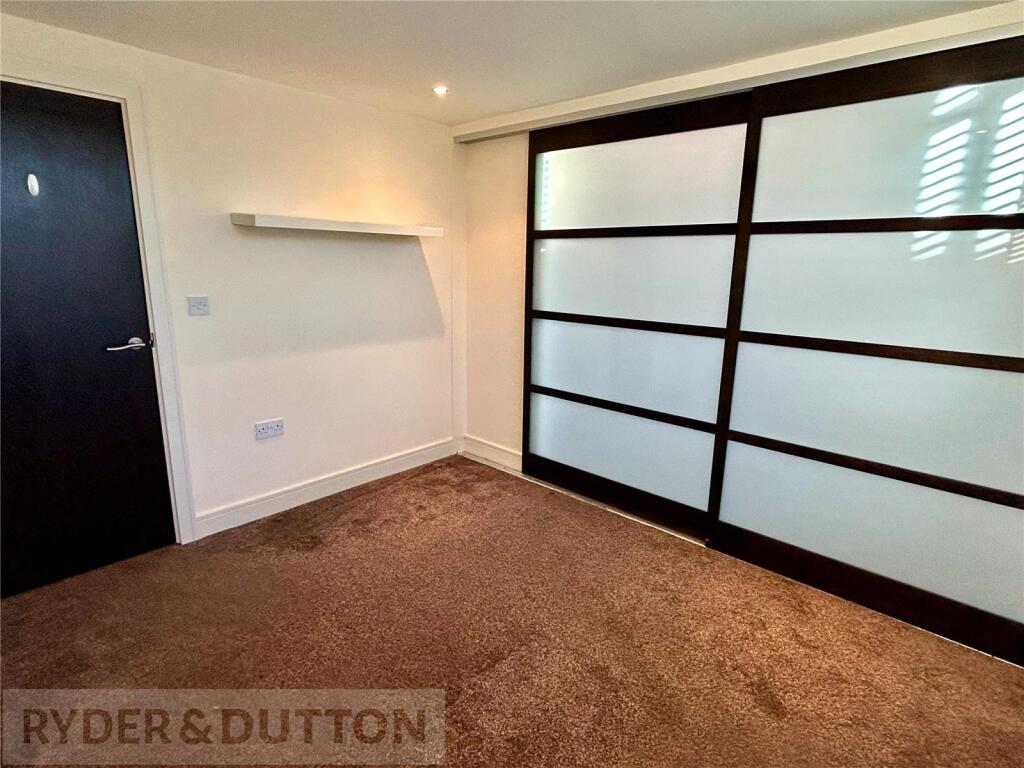 Bedroom 2/Dining
