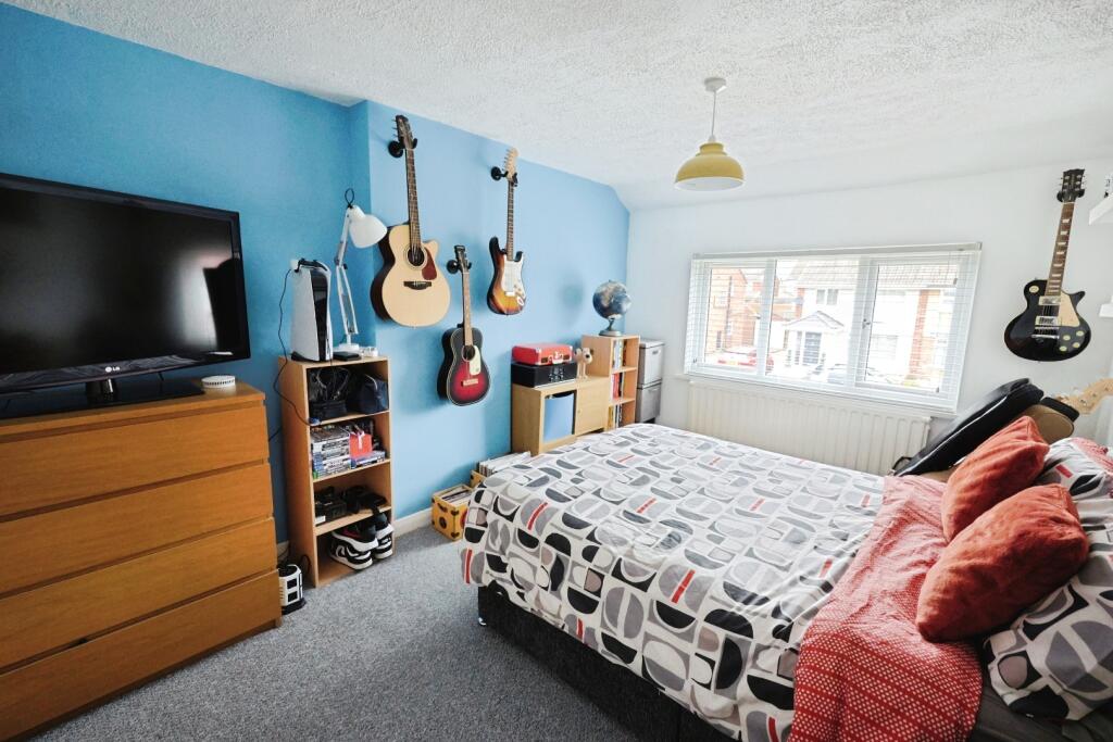 pbox-bedroom-325348.JPG