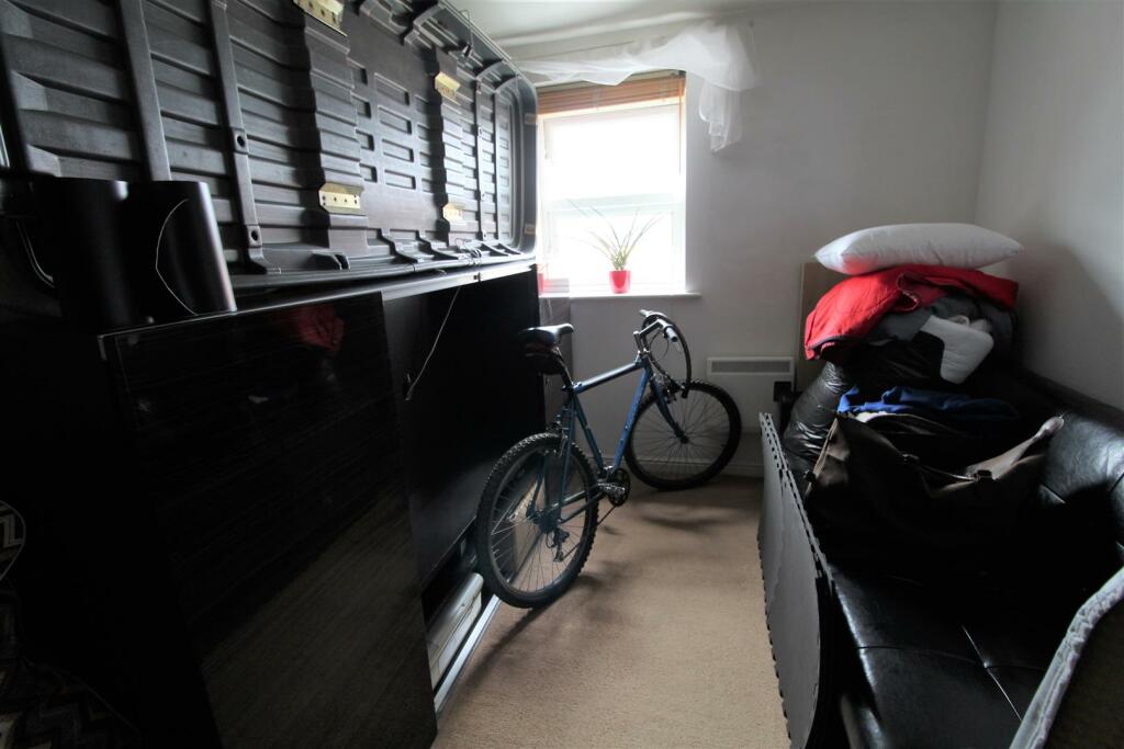 besdroom2.jpg