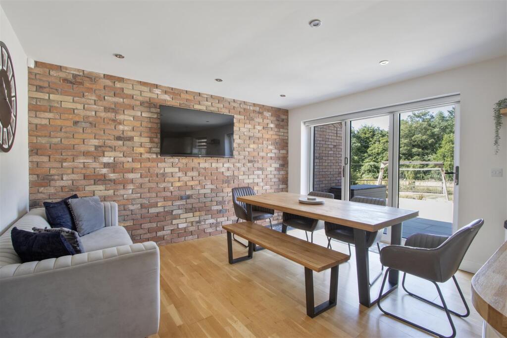 Dining Kitchen - Pic 3