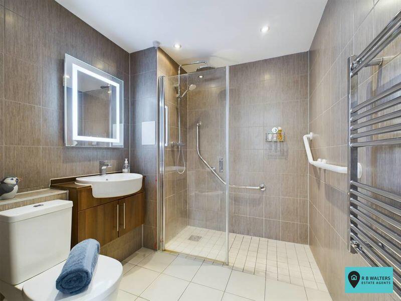 En Suite Bathroom