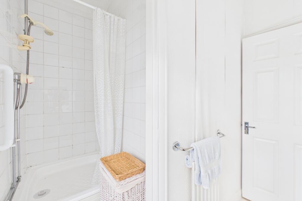 CAM03162G0-PR0353-STILL009