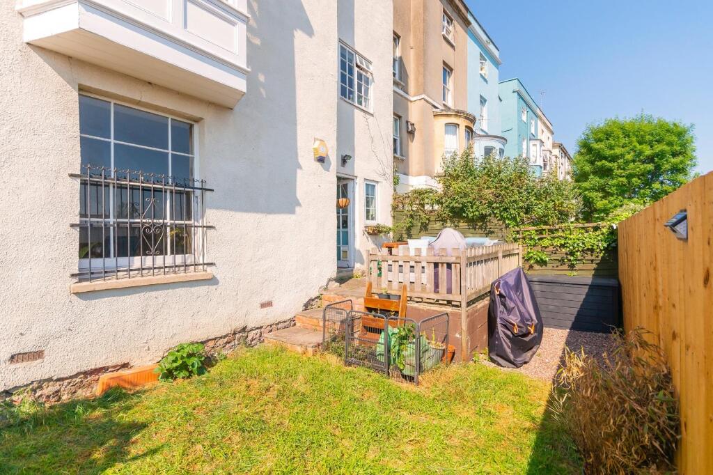 DAORDLEIFGNIRPS57FG - External B.jpg