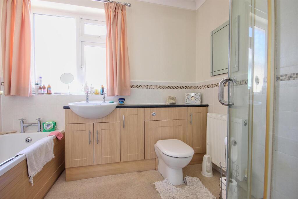 BATHROOM/W.C.