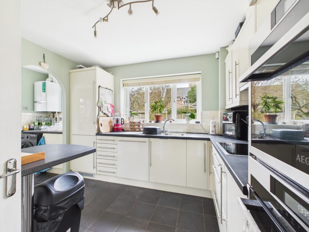 CAM03062G0-PR0130-STILL005