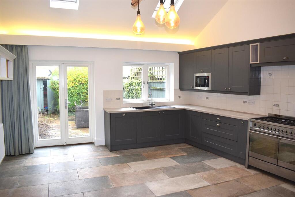 Kitchen 2.JPG