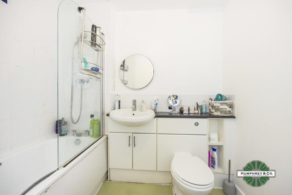 Two Bed Flat to Rent in Hawker Place E17