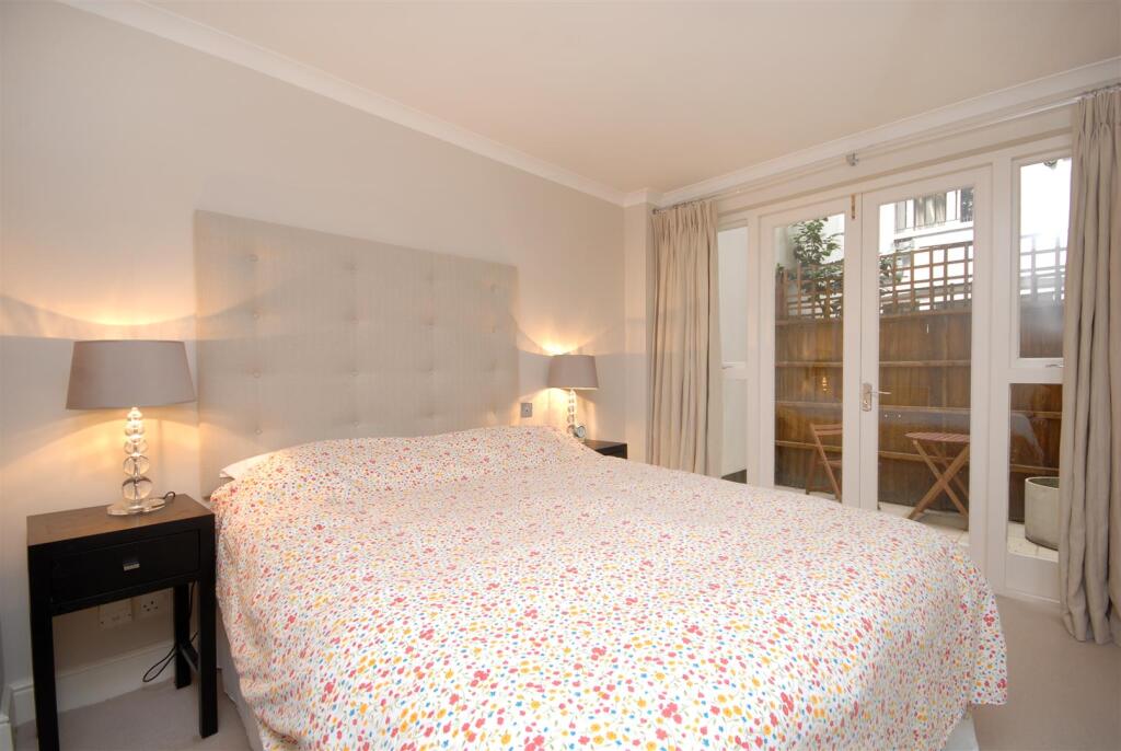 7, 58-59 Hyde Park Gate Bed.Hi-Res.jpg.jpg