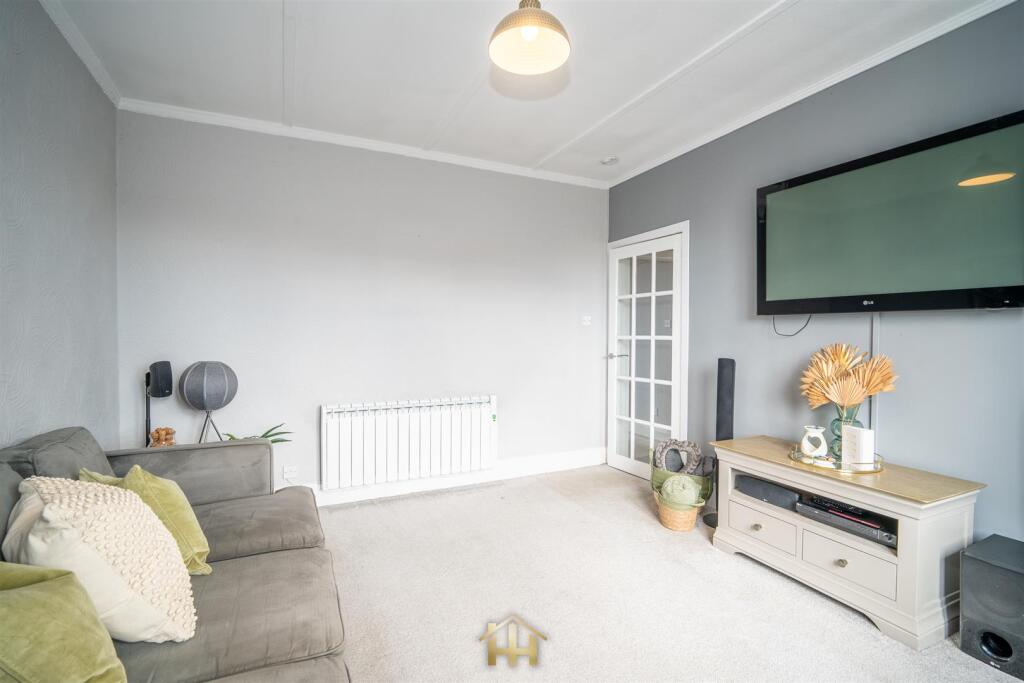 38 GLENMOY AVE 220525 EDIT (12 of 40).jpg