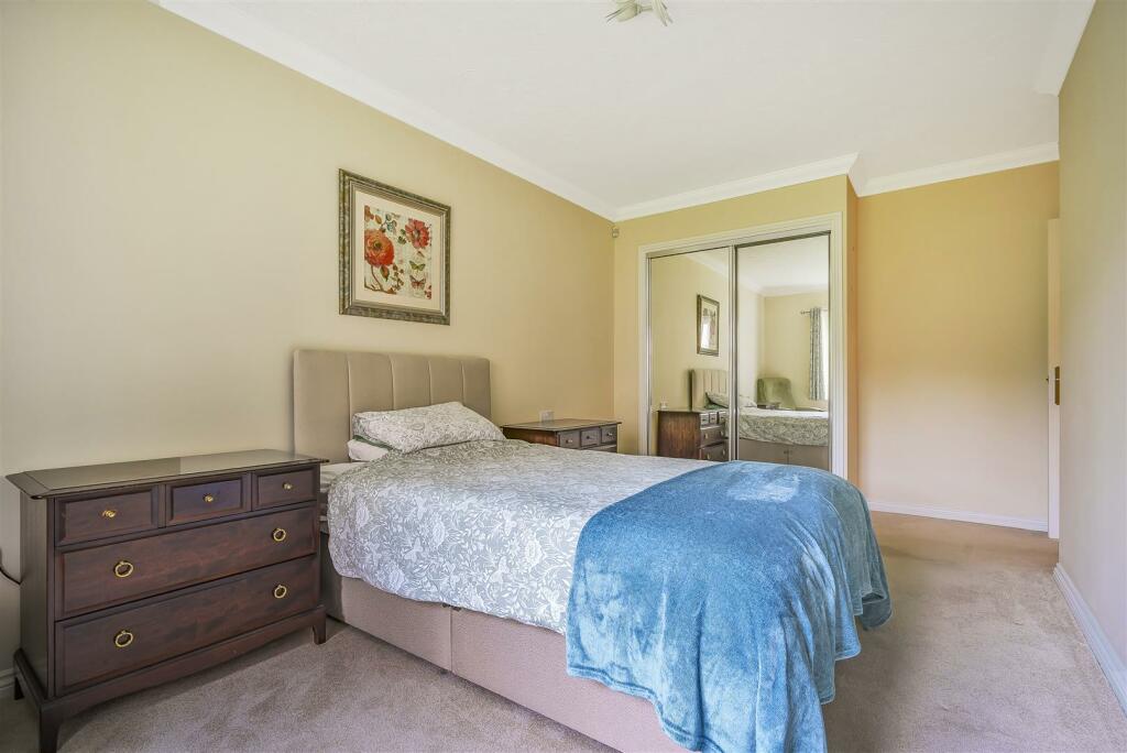 Bedroom 1a.jpg