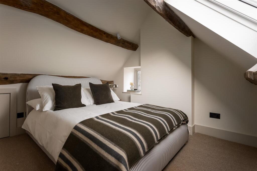 40 - Long Cottage - GL54 4AF - Web.jpg