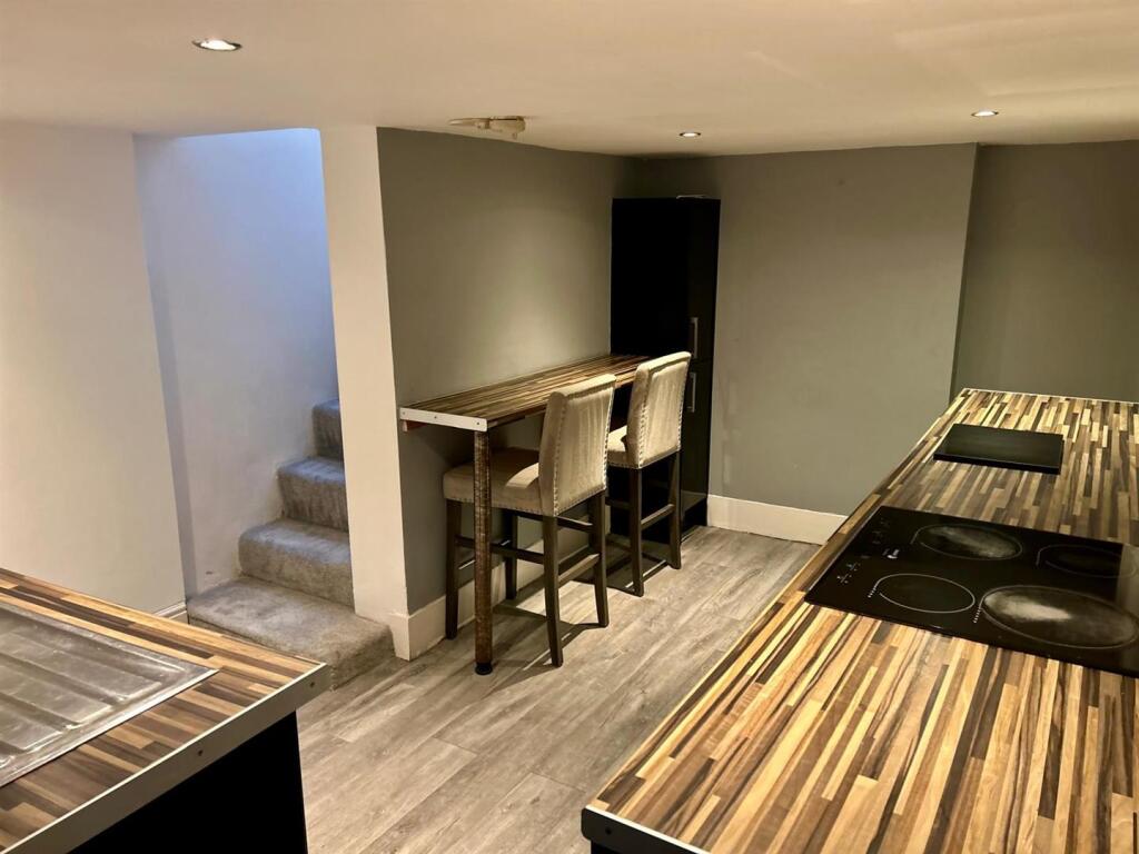 Fitted Breakfast Kitchen: