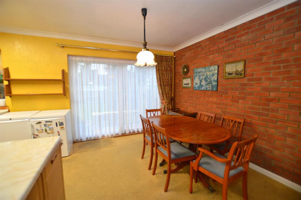 9 Villiers Avenue breakfast area a.JPG
