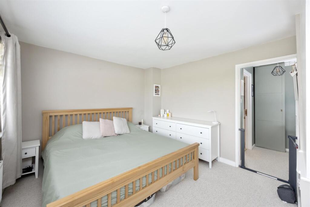 Dean Close 50 BEDROOM 1.jpeg