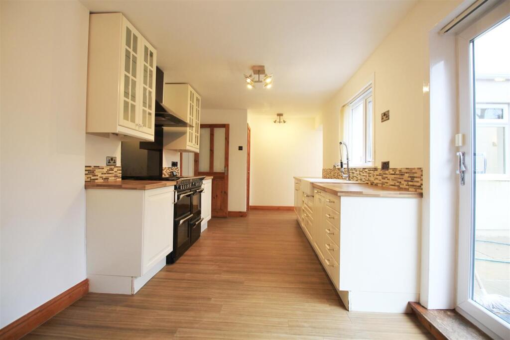 Kitchen..jpg