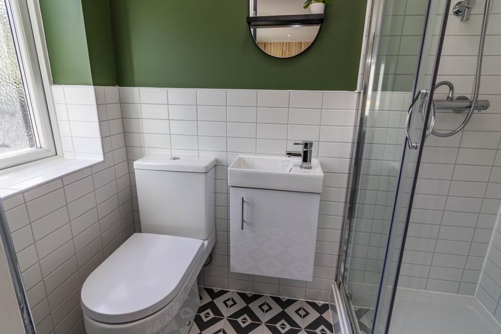 Bedroom 4 Ensuite