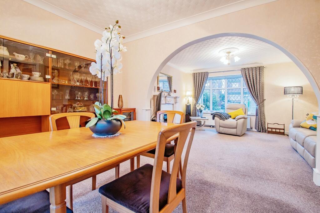 Lounge/Dining Room