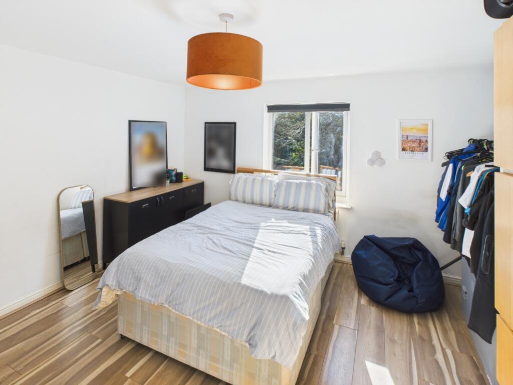 CAM04233G0-PR0016-STILL015