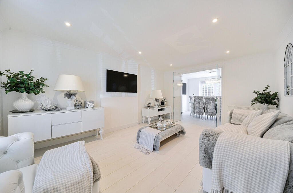 1294602-4-682c5d7...