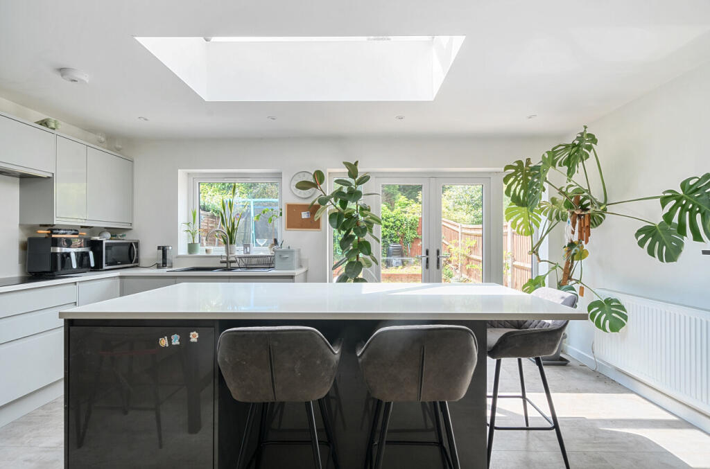 23-681cd9ff28f9f-...