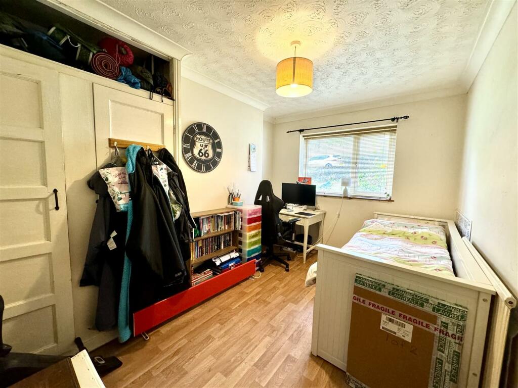 BEDROOM 2