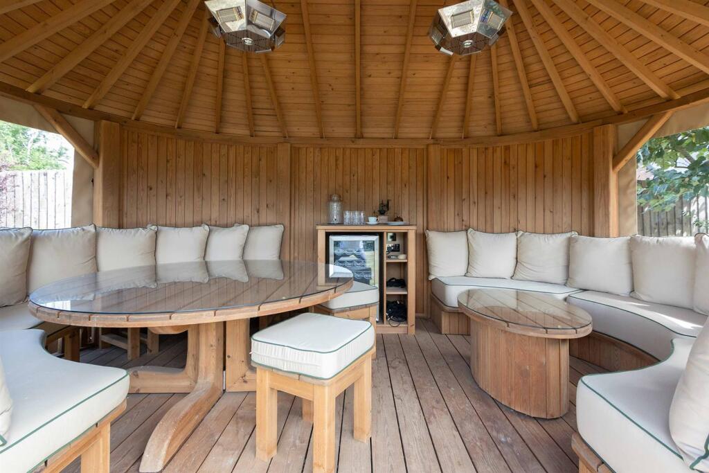 Honeysuckle Cottage, Stanford On Avon (34).jpg