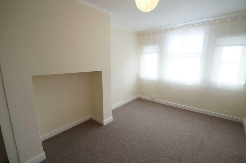 LIVING ROOM/BEDROOM AREA