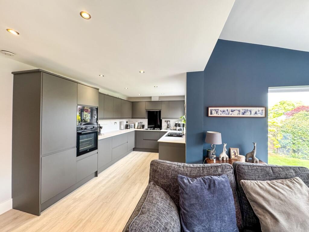 Kitchen / Diner / Lounge