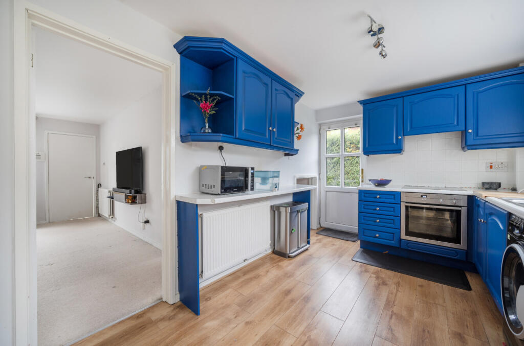 1380156-5-691f6c5...