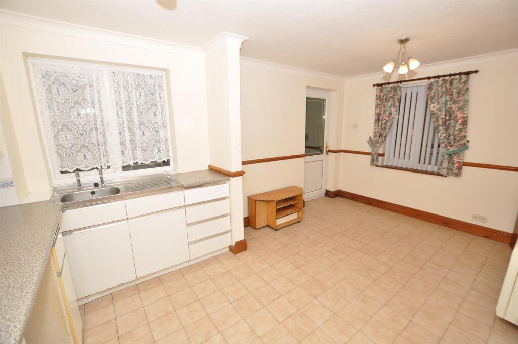 Kitchen/Dining room