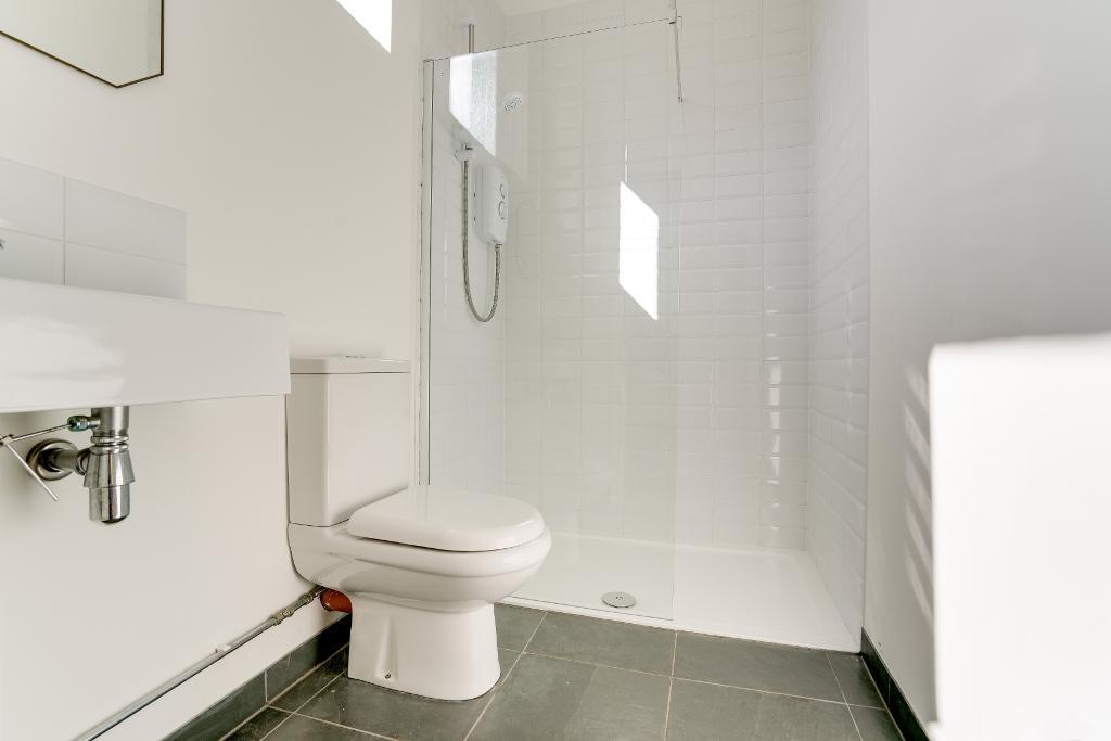 En suite shower room (annexe)