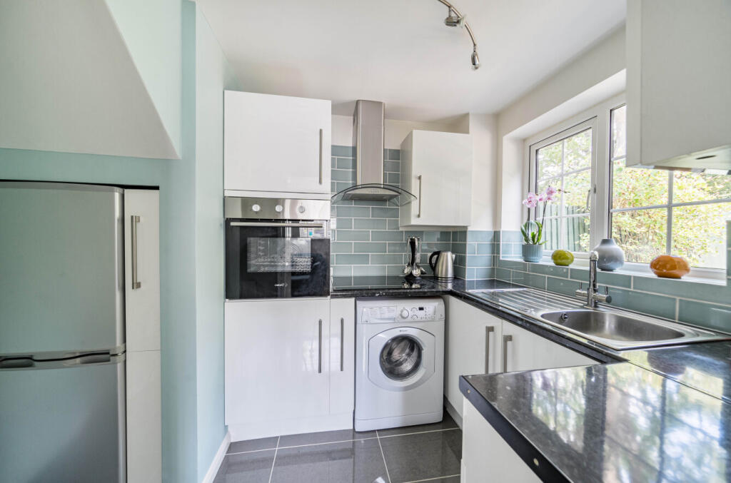 1342273-2-68a8633...