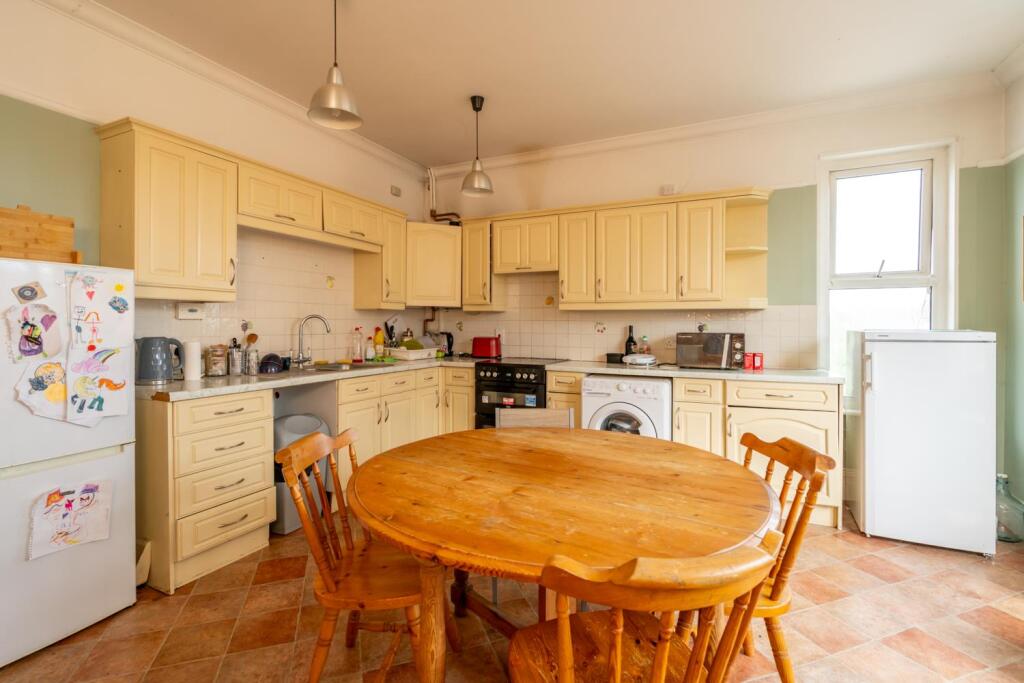 Kitchen Diner (2).jpg