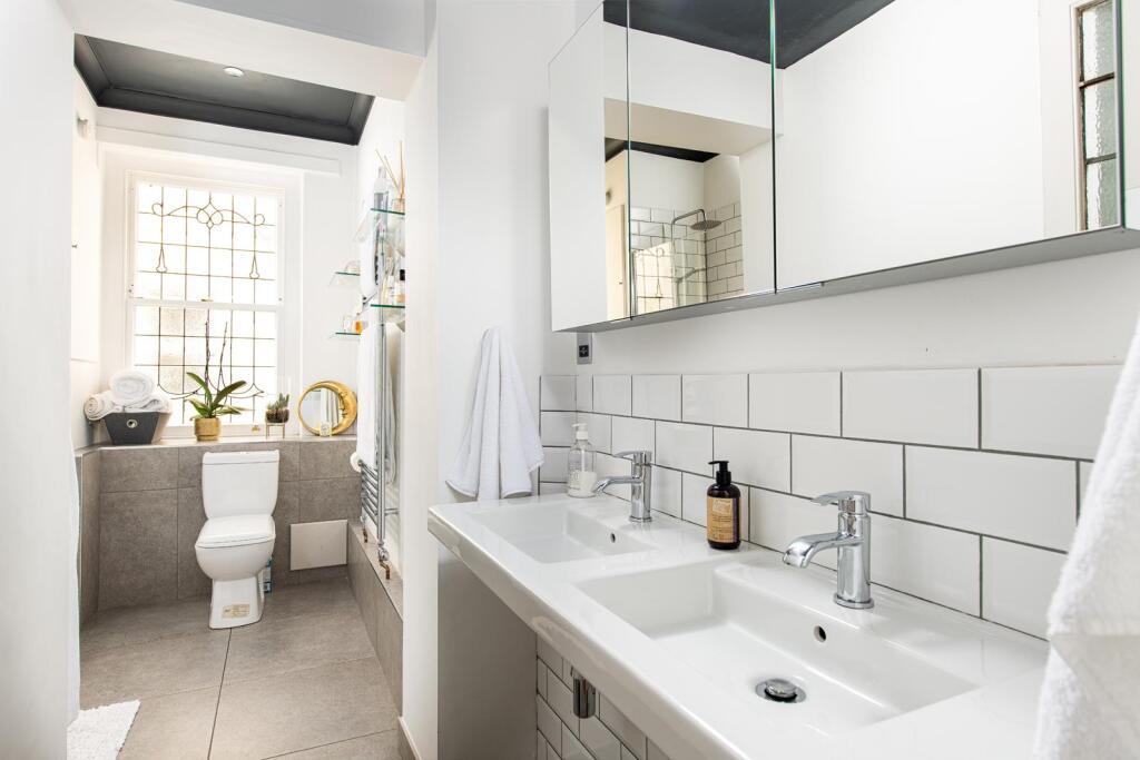 Bathroom_2.jpg