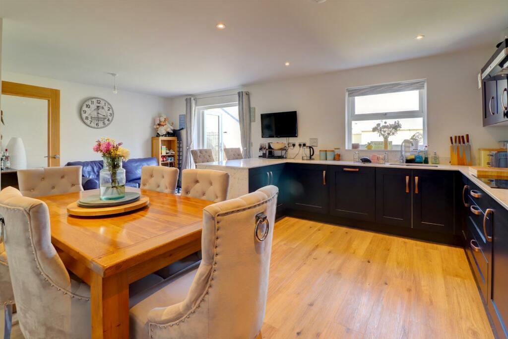 Kitchen Dining room ii.jpg