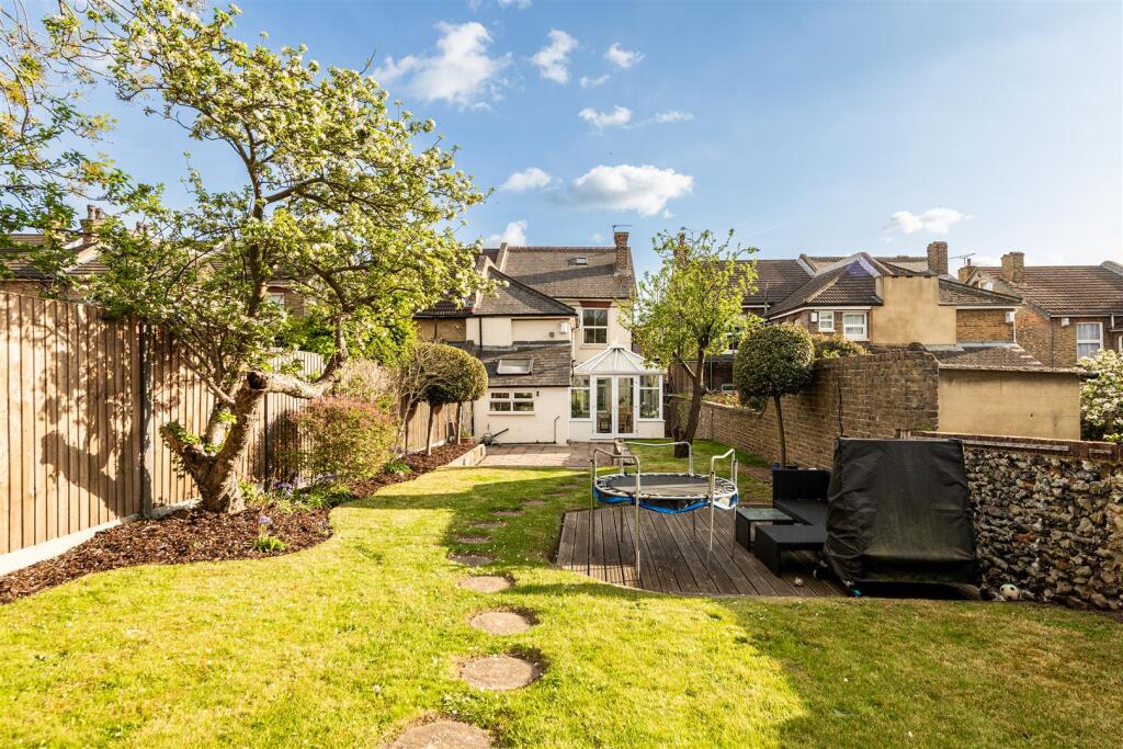 20 Old Road West garden4.jpg