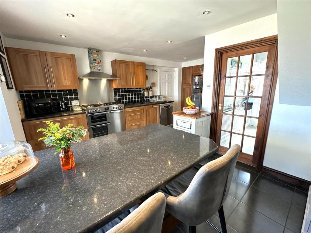 Open-Plan Dining Kitchen 061