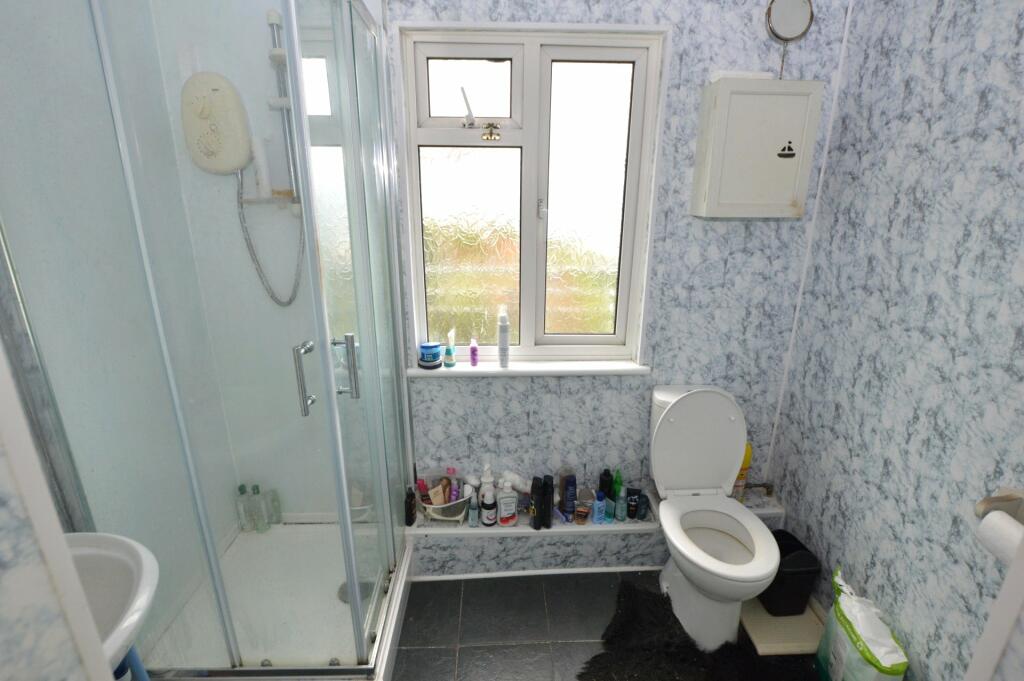 Flat 2 Bathroom