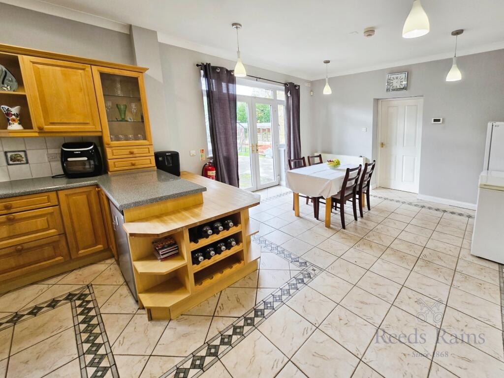 Kitchen/ Dining Room