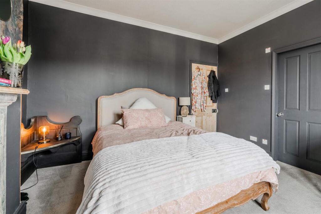 Bedroom 6-3.jpg