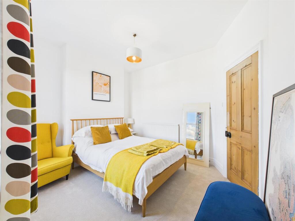 Bedroom: