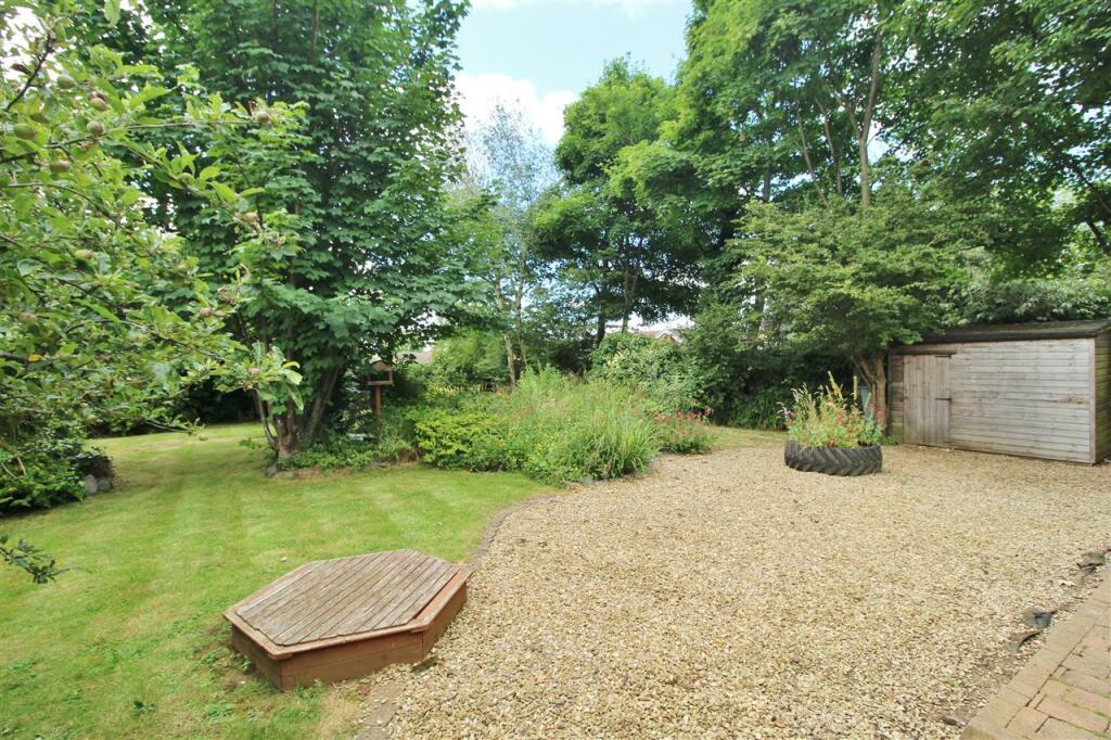 FORMAL GARDEN -