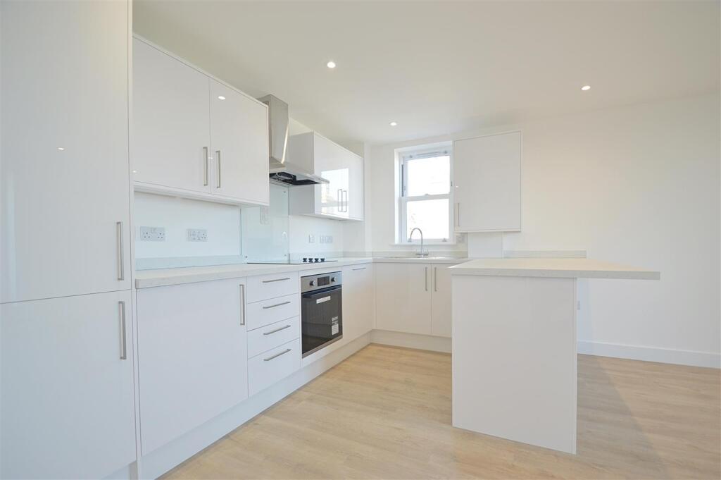 6Kitchen1.jpg