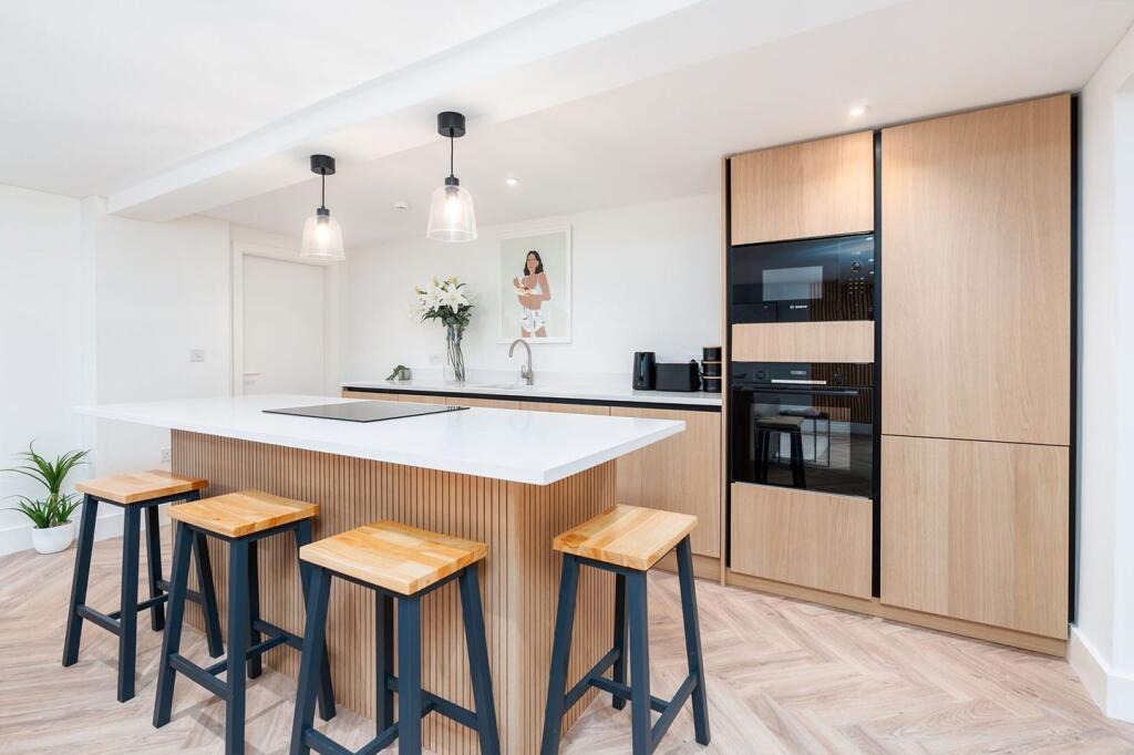 5 bed detached to rent Burford Ln, London KT17