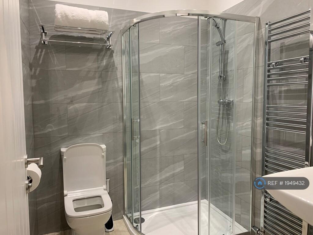 En Suite X2 - With Bedroom 1&amp;2