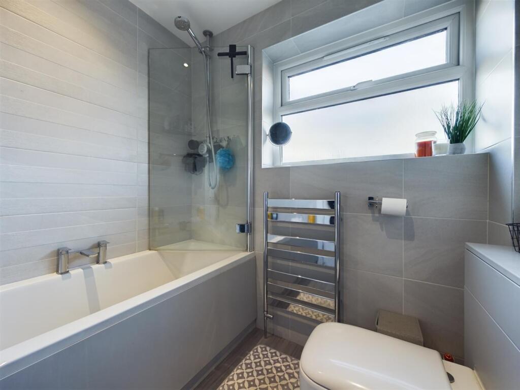 Bathroom (2).jpg