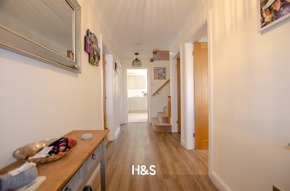 8 Pembridge New - hall.jpg